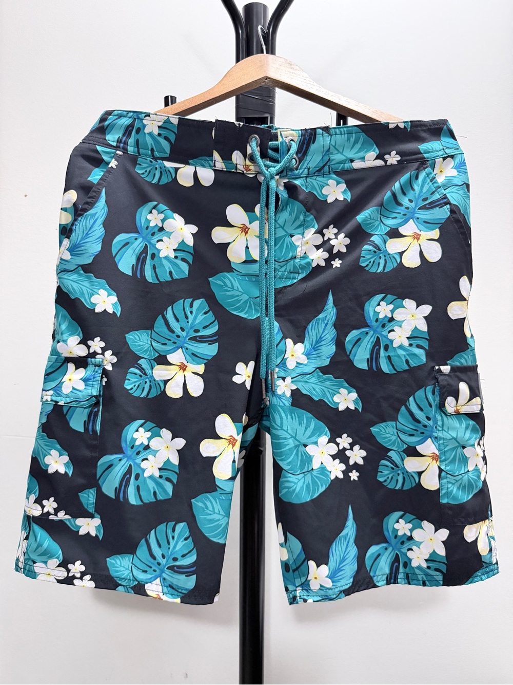 Ecko Unltd. Men's Tropical Black & Teal Swim Shorts Size Large